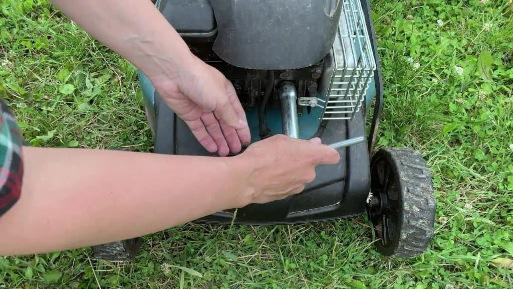 replacing lawn mower spark plug
